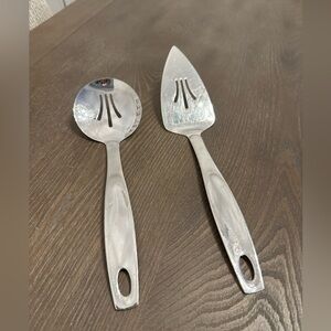 Oneida 18/10 Stainless Serving Spoon,‎ Pie Server Set of 2 Hangable